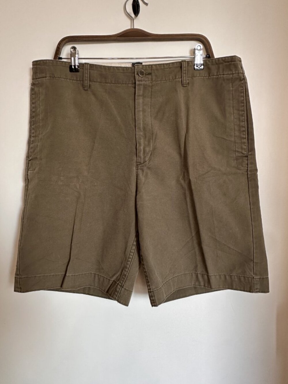 BANANA REPUBLIC MEN'S OD GREEN SHORTS SIZE 38X10